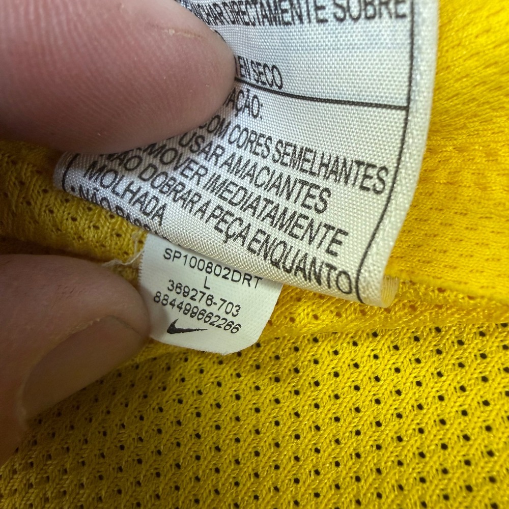 Nike Brazil Soccer Jersey Mens L Yellow Kaka 8 Authentic Dri-FIT 2010 2011 - Picture 10 of 10